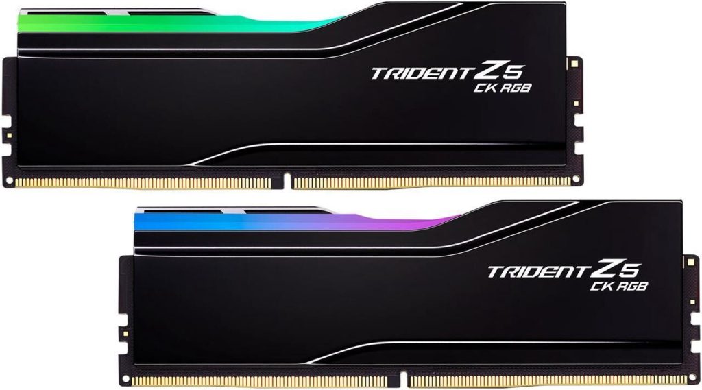 پیش از عرضه رسمی، برخی از اولین تصاویر از حافظه Trident Z5 CK سری DDR5 شرکت G.Skill به وب نشت کردند. پسوند "CK" به معنای CUDIMMs است، یعنی DDR5 DIMMs با یک جزء به نام درایور ساعت مشتری (CKD). CKD به عنوان فیلتری برای سیگنال دیجیتال لایه فیزیکی حافظه عمل می‌کند و "چشم‌های حافظه" را در سرعت‌های بالای حافظه پاک‌تر می‌کند. این امکان دستیابی به سرعت‌های بالاتر DDR5 تا بیش از 8000 MT/s را فراهم می‌کند، اگرچه CUDIMMs در سرعت‌های پایین‌تر مانند 6400 MT/s نیز در دسترس هستند. اینتل سرعت حافظه DDR5-8000 را به عنوان "نقطه مطلوب" برای پردازنده‌های دسکتاپ Core Ultra "Arrow Lake-S" در نظر گرفته است، به این معنی که 8000 MT/s در حالت Gear 2 امکان‌پذیر است و کیت‌های حافظه آینده با سرعت بیش از 10000 MT/s در حالت Gear 4 ممکن خواهد بود.